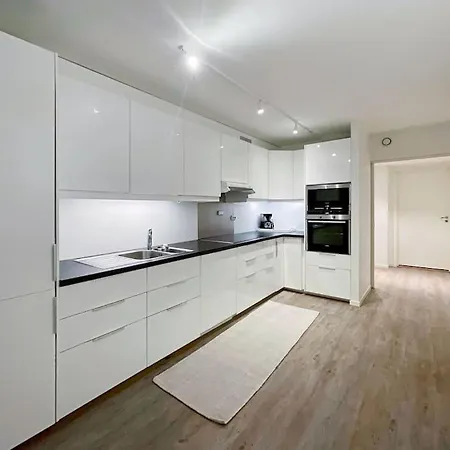 Unique Place By 19 *