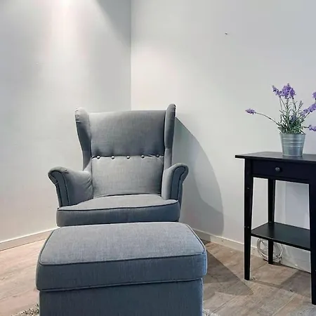 Unique Place By 19 *